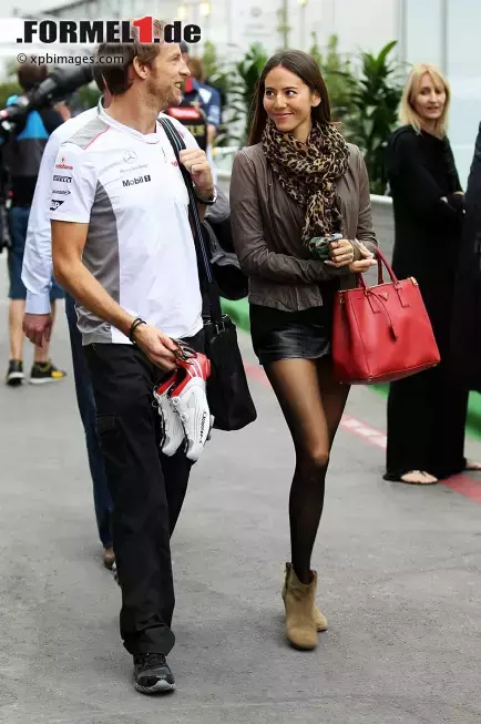 Foto zur News: Jenson Button (McLaren) mit seiner Freundin Jessica Michibata