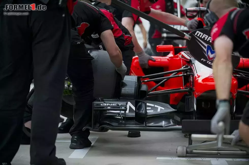 Foto zur News: Boxenstopp-Übungen bei Marussia