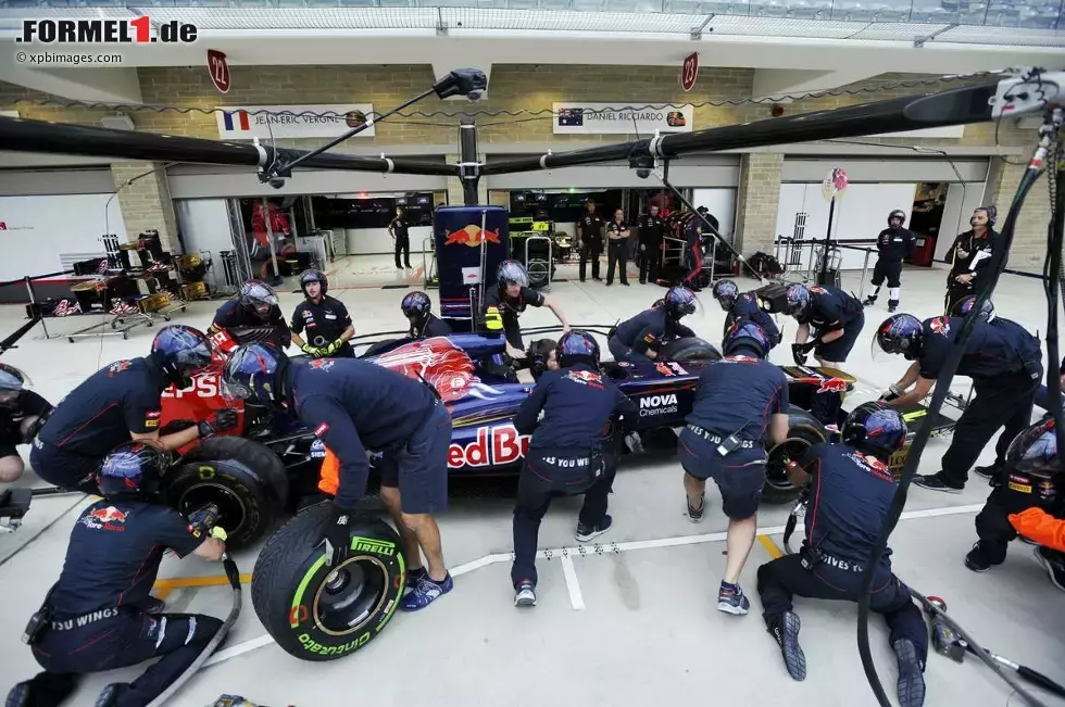 Foto zur News: Boxenstopp-Übungen bei Toro Rosso