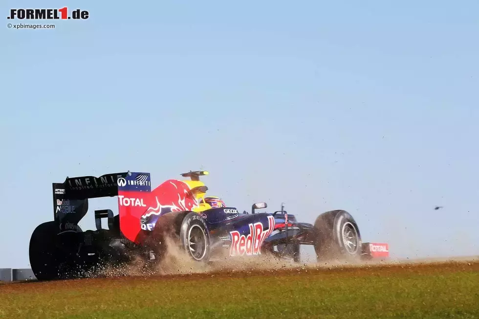 Foto zur News: Mark Webber (Red Bull) wirbelt Staub auf