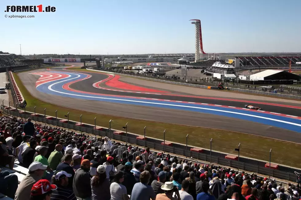 Foto zur News: Am Freitag fanden schon einige Zuschauer den Weg nach Austin...