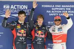 Foto zur News: Die ersten Drei aus dem Qualifying: Mark Webber (Red Bull), Sebastian Vettel (Red Bull) und Lewis Hamilton (McLaren)