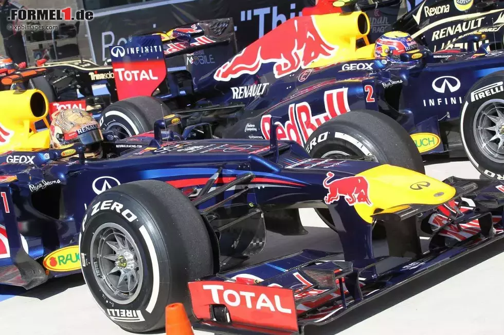 Foto zur News: Sebastian Vettel (Red Bull) und Mark Webber (Red Bull)