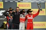 Foto zur News: Sebastian Vettel (Red Bull), Martin Whitmarsh (Teamchef, McLaren), Lewis Hamilton (McLaren) und Fernando Alonso (Ferrari)