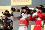 Foto zur News: Sebastian Vettel (Red Bull), Lewis Hamilton (McLaren) und Fernando Alonso (Ferrari)