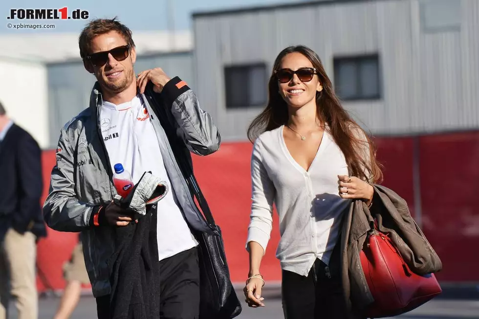 Foto zur News: Jenson Button (McLaren) mit Freundin Jessica Michibata