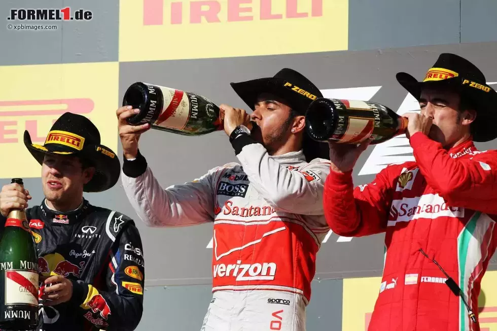 Foto zur News: Sebastian Vettel (Red Bull), Lewis Hamilton (McLaren) und Fernando Alonso (Ferrari)