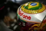 Foto zur News: Lewis Hamilton mit Spezialhelm: &quot;Thank you, McLaren&quot;