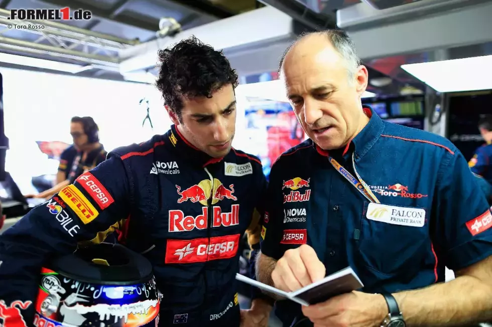 Foto zur News: Daniel Ricciardo (Toro Rosso) und Franz Tost (Teamchef, Toro Rosso)