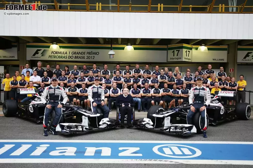 Foto zur News: Pastor Maldonado (Williams), Valtteri Bottas (Williams), Frank Williams (Teamchef) und Bruno Senna (Williams)