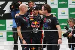 Foto zur News: Sebastian Vettel (Red Bull), Adrian Newey (Technischer Direktor, Red Bull) und Christian Horner (Red-Bull-Teamchef)