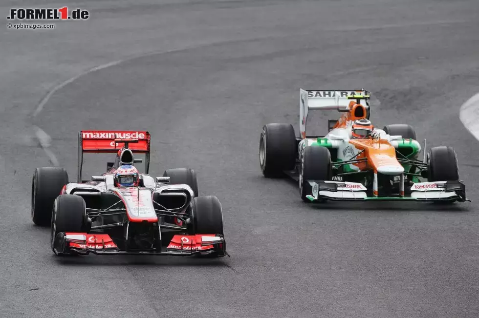 Foto zur News: Jenson Button (McLaren) und Nico Hülkenberg (Force India)