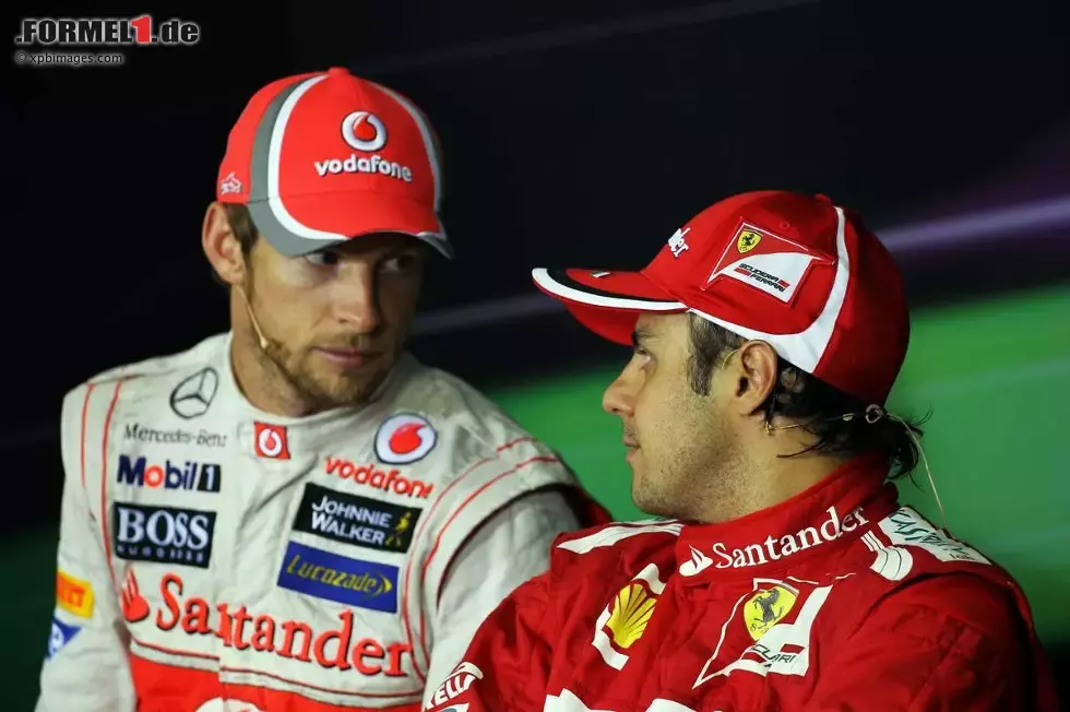 Foto zur News: Jenson Button (McLaren) und Felipe Massa (Ferrari)