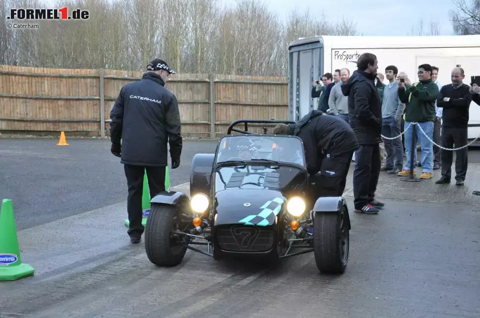 Foto zur News: Charles Pic (Caterham) mit einem Caterham Seven