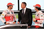 Foto zur News: Jenson Button (McLaren), Martin Whitmarsh und Sergio Perez (McLaren)