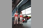 Foto zur News: Jenson Button (McLaren) und Sergio Perez (McLaren)