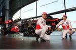 Foto zur News: Jenson Button (McLaren) und Sergio Perez (McLaren)