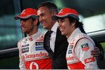 Foto zur News: Jenson Button (McLaren), Martin Whitmarsh und Sergio Perez (McLaren)