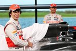 Foto zur News: Sergio Perez (McLaren) und Jenson Button (McLaren)