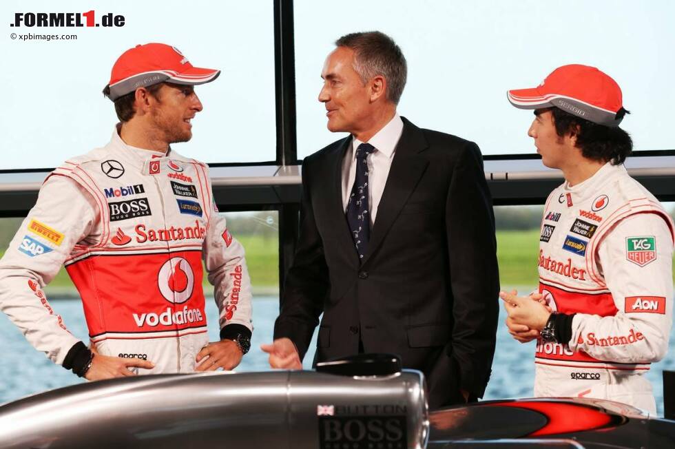 Foto zur News: Jenson Button (McLaren), Martin Whitmarsh und Sergio Perez (McLaren)