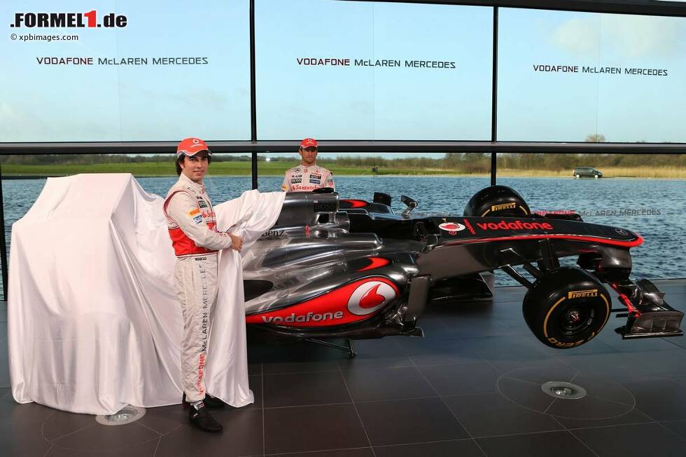 Foto zur News: Sergio Perez (McLaren) und Jenson Button (McLaren)