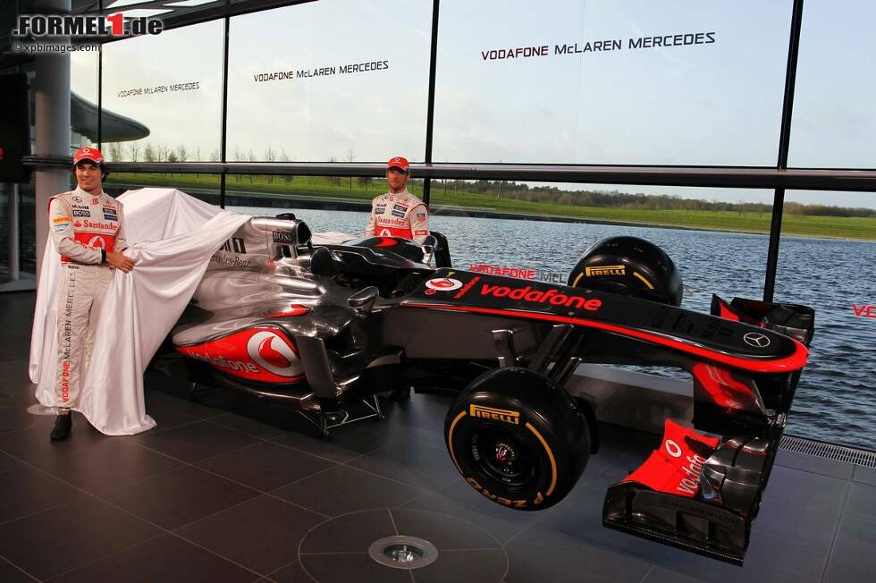 Foto zur News: Sergio Perez (McLaren) und Jenson Button (McLaren)