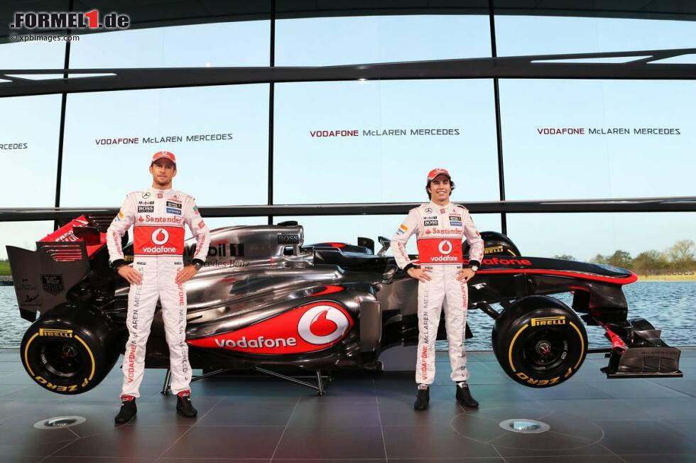 Foto zur News: Jenson Button (McLaren) und Sergio Perez (McLaren)