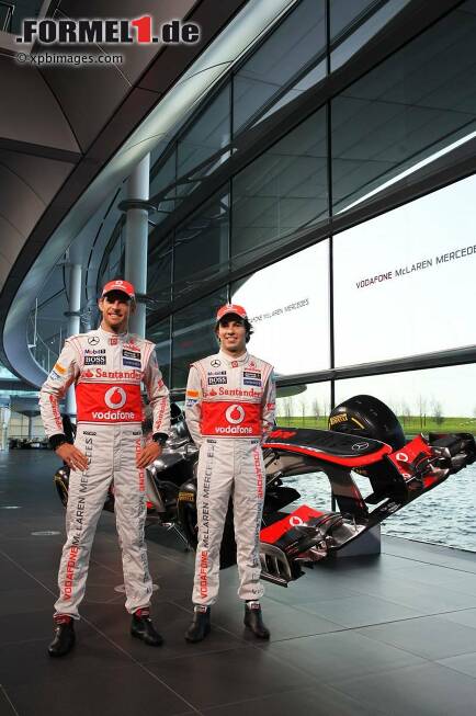 Foto zur News: Jenson Button (McLaren) und Sergio Perez (McLaren)