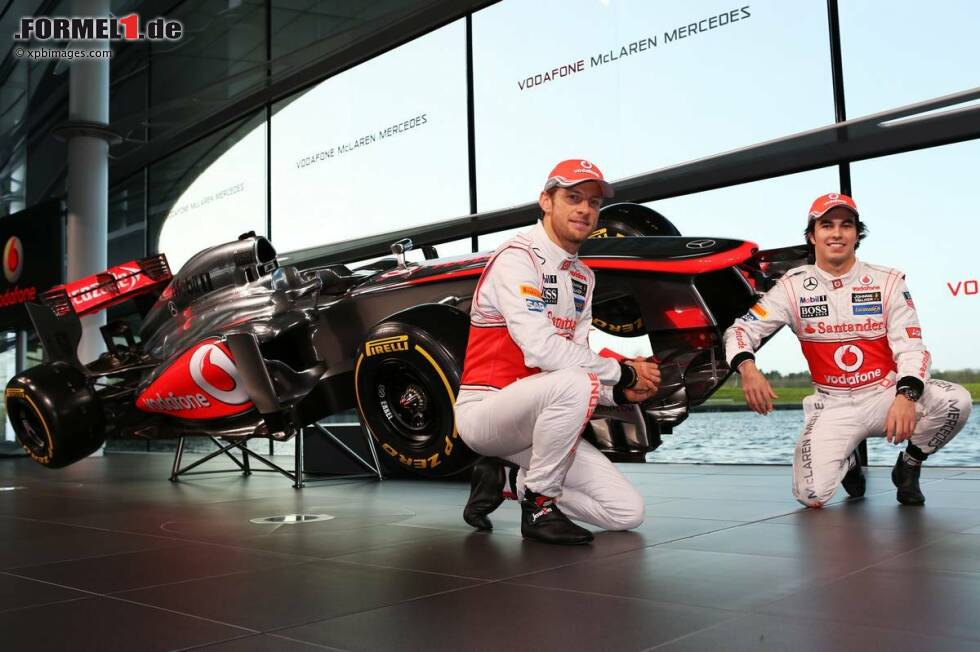 Foto zur News: Jenson Button (McLaren) und Sergio Perez (McLaren)