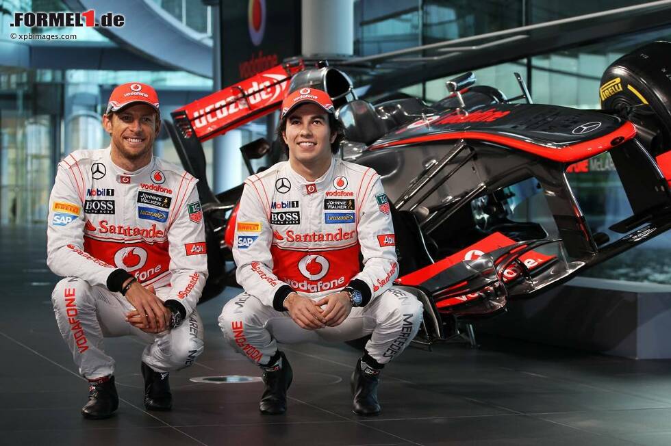 Foto zur News: Jenson Button (McLaren) und Sergio Perez (McLaren)