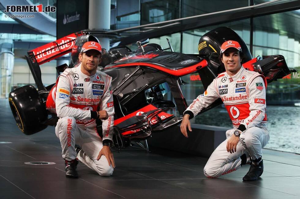 Foto zur News: Jenson Button (McLaren) und Sergio Perez (McLaren)