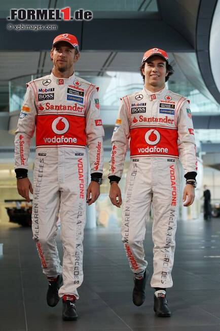 Foto zur News: Jenson Button (McLaren) und Sergio Perez (McLaren)