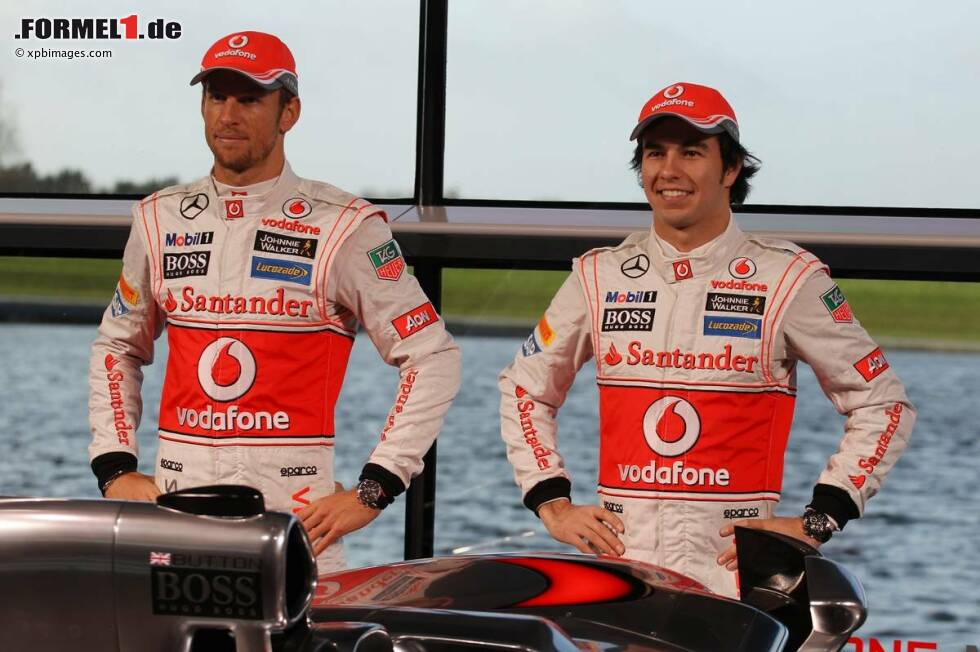 Foto zur News: Jenson Button (McLaren) und Sergio Perez (McLaren)