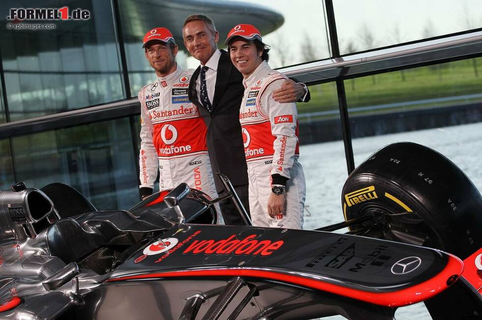 Foto zur News: Jenson Button (McLaren), Martin Whitmarsh und Sergio Perez (McLaren)