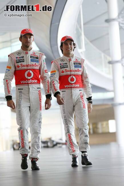 Foto zur News: Jenson Button (McLaren) und Sergio Perez (McLaren)