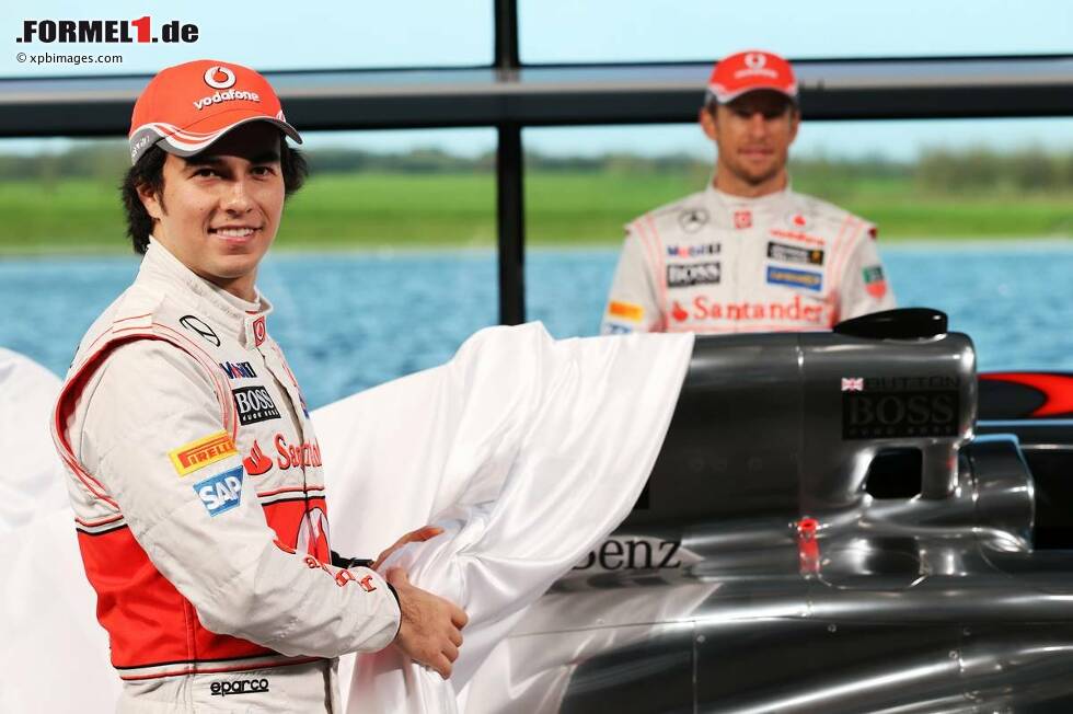 Foto zur News: Sergio Perez (McLaren) und Jenson Button (McLaren)