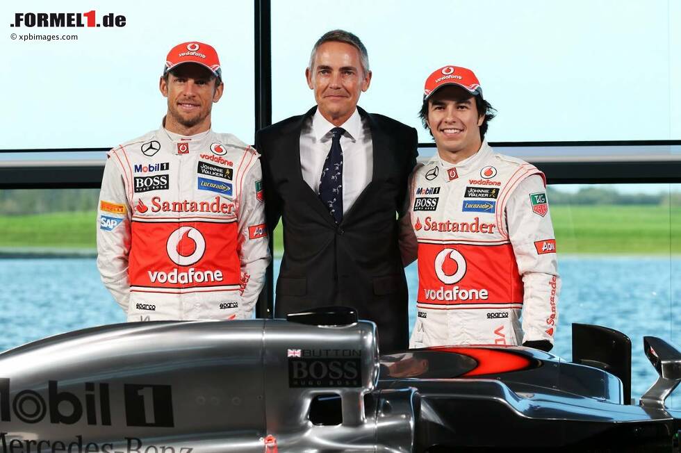 Foto zur News: Jenson Button (McLaren), Martin Whitmarsh und Sergio Perez (McLaren)