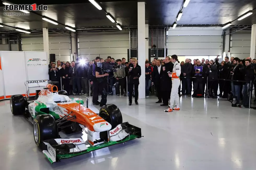 Foto zur News: Paul di Resta (Force India) bei der Präsentation des Force-India-Mercedes VJM06