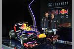 Foto zur News: Mark Webber (Red Bull) und Sebastian Vettel (Red Bull) mit dem RB9