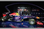 Foto zur News: Adrian Newey, Christian Horner, Mark Webber (Red Bull) und Sebastian Vettel (Red Bull)