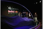 Foto zur News: Adrian Newey, Christian Horner, Mark Webber (Red Bull) und Sebastian Vettel (Red Bull)