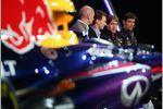 Foto zur News: Adrian Newey, Christian Horner, Mark Webber (Red Bull) und Sebastian Vettel (Red Bull)