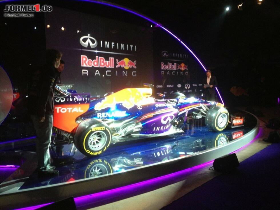 Foto zur News: Präsentation des Red-Bull-Renault RB9