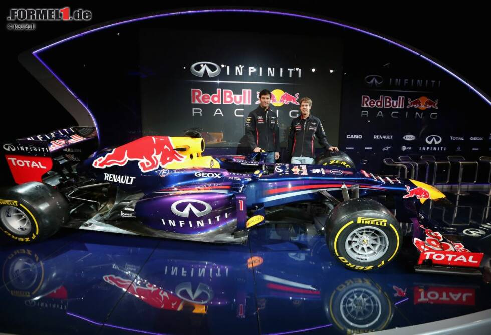 Foto zur News: Mark Webber (Red Bull) und Sebastian Vettel (Red Bull) mit dem RB9