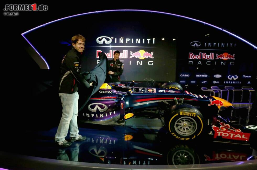 Foto zur News: Mark Webber (Red Bull) und Sebastian Vettel (Red Bull) enthüllen den RB9