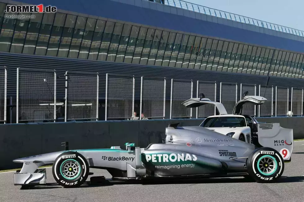 Foto zur News: Mercedes F1 W04