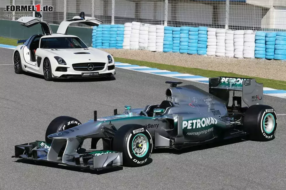 Foto zur News: Mercedes F1 W04