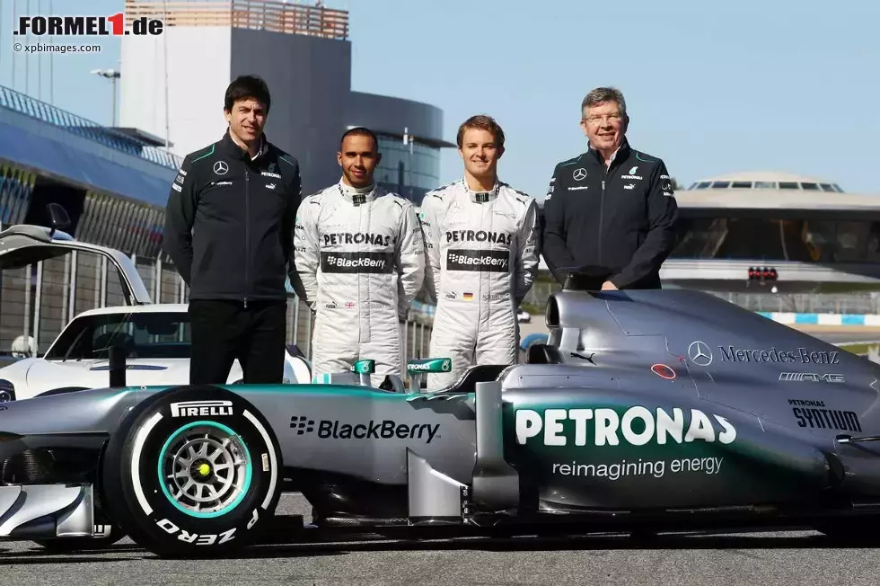 Foto zur News: Toto Wolff, Lewis Hamilton, Nico Rosberg und Ross Brawn (Mercedes)