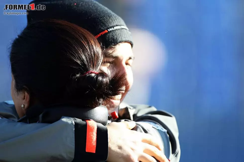 Foto zur News: Monisha Kaltenborn und Sergio Perez (McLaren)