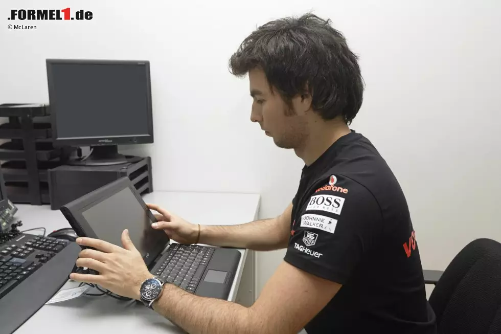 Foto zur News: Sergio Perez (McLaren)